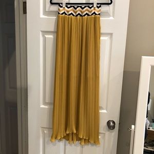 Anthropologie geometric belt pleated maxi skirt
